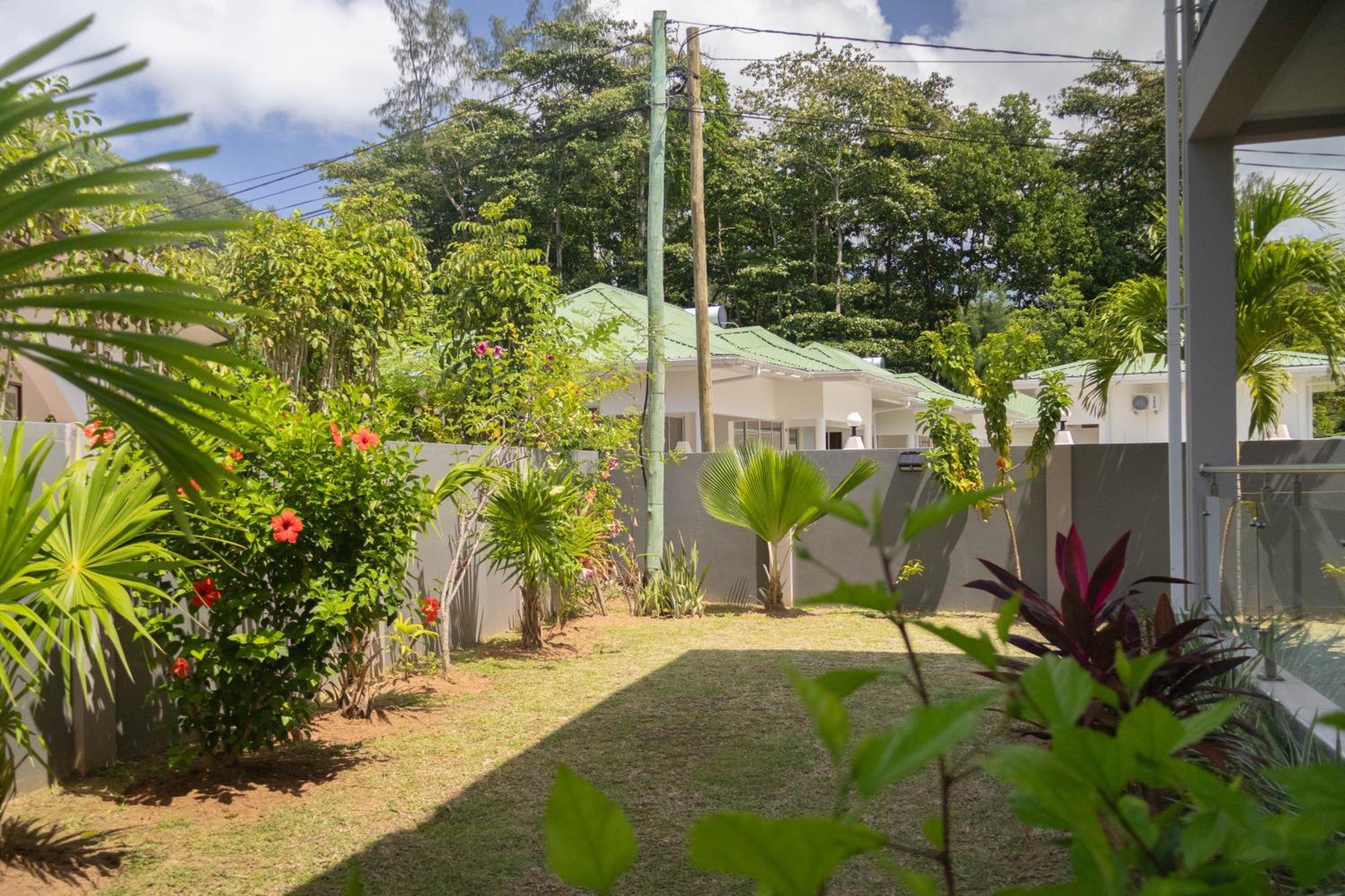Palm Holiday Apartments Grand Anse  Exterior photo